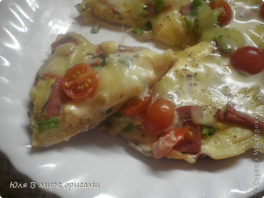 Когда хочется перекусить чем-нибудь вкусненьким,а готовить лень,то этот рецептик подойдет ,как нельзя лучше ....
Для теста нам понадобится:
4 ст.л. - сметаны
4 ст.л. - муки
1 яйцо
по щепотке соли и соды
( Рецепт рассчитан на сковородку диаметром 20-22 см- на большую сковороду количество продуктов увеличить в 2 раза) (фото 1)