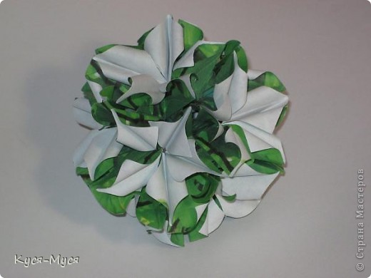 Вдохновение здесь: http://ru-kusudama.livejournal.com/1154036.html
и здесь: http://ru-kusudama.livejournal.com/1103987.html (фото 3)