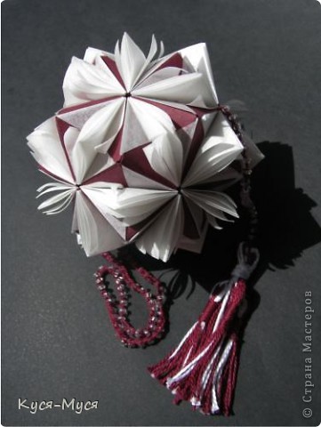 Третье место разделии две работы (по 9 баллов)
Name: Peony (Лупановой Инны)
Designer: T.Fuse
Parts: 30+30
Paper: 6*3, 6*6 cm
Final height: 8 cm
и ....
(фото 4)