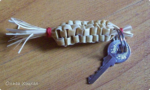 А еще у меня сплелся такой брелок, полная неудача, но как говорится что есть :) (фото 2)