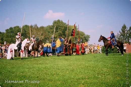 А на этой фотографии король Артур приветствует своих рыцарей)))))  (фото 39)