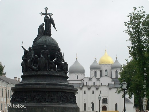 Памятник «Тысячелетие России» и купола Софийского собора (фото 59)