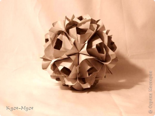 здесь оригинал http://goorigami.com/images/modular-origami/Hortensia%20kusudama-0597.jpg (фото 4)