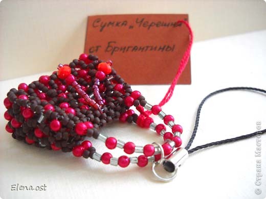 А это сумочка "Черешня" от Маши-Бригантины. Положила на самое видное место, под стекло. Спасибо, Маша! (фото 7)