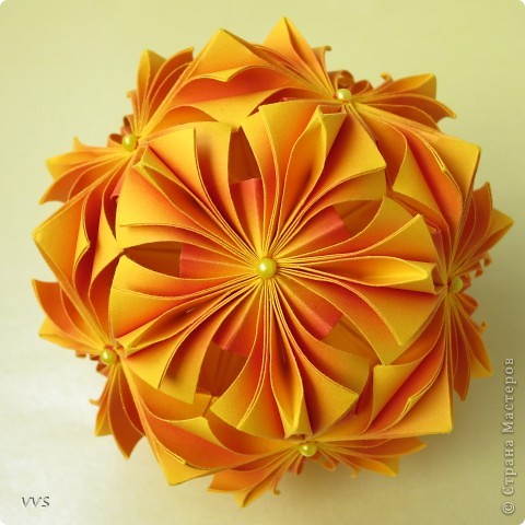 Название Infiny 2,  Miyuki Kawamura, источник Origami Tanteidan Magazine 097, бумага 16х8, в итоге 10
Много и хорошо делали в СМ, есть МК, могу предложить свой. (фото 4)