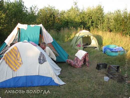 А это наше стойбище))) Все сохнет на солнышке, даже мангалы отдыхают на боку после непосильного труда ... (фото 15)