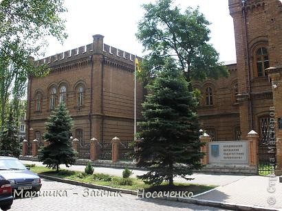 Здравствуйте, дорогие жители СМ!
Продолжаем экскурсию по городу. Это здание Бердянского государственного педагогического университета.  (фото 1)