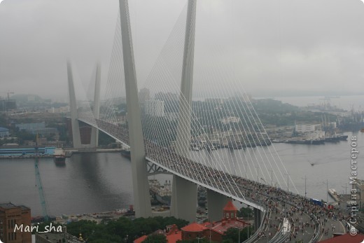 УРА! Во Владивостоке открыли мост через Золотой Рог. На выходные (11 и 12 августа) его открыли только для пешеходов, а с понедельника по нему уже пустили автомобили. (фото 1)