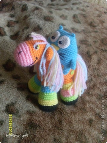 Радужный пони http://amigurumi.com.ua/pattern/36-dlya-novichkov/131-raduzhnyj-poni (фото 1)