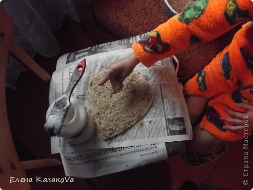 Заготовка посыпается опилками и красится впоследствии клеем ПВА+гуашь.. (фото 20)