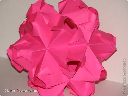 Видео нашла на ютюбе Origami Little Roses (Kusudama) (Maria Sinayskaya): http://www.youtube.com/watch?v=d9r2Llb8f8w, вот решила попробовать.... (фото 1)