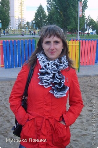 шарфик на выгуле)))) Наверное,ещё буду навязывать ему друзей. Вяжется очень легко! (фото 3)