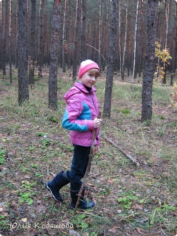 На другой день, как только проснулись, Даша снова стала просить поехать в лес, ну конечно же и поехали снова, день кстати оказался даже еще и теплее прошлого. Снова весело погуляли, подышали (фото 17)