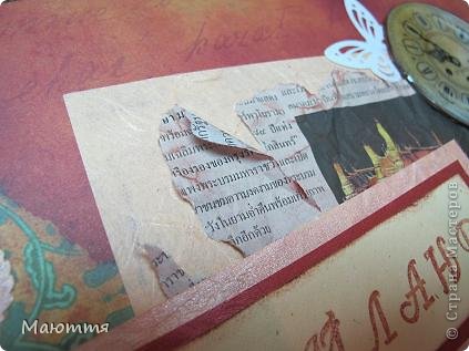 Не знаю, видно вам, но мне в руки попал набор просто потрясающей бумаги. Она вся разной фактуры. Вот, под газеткой, бумага, в которой "вделаны" какие-то шелковые нити, которые блестят под определенным углом. А под надписью подложка - розовая бумага - будто мятая, но с ровной поверхностью... (фото 4)
