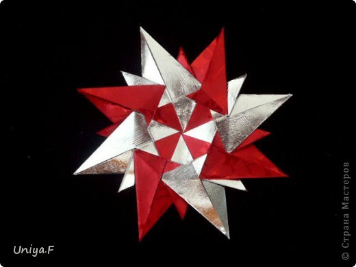 Номинация "Звездочки и колечки":

Rosa dei venti

Роза ветров (Paolo Bascetta)
 схема http://www.origami.cz/Bin/rosav.jpg
 8 модулей 3,5*3,5 , итог 7 см, без клея. (фото 3)