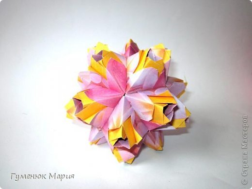 Kusudama Caramel 
автор Мария Синайская
30 модулей 5*10
итог 13 см
туториал:    http://goorigami.com/diagrams/caramel-kusudama (фото 2)