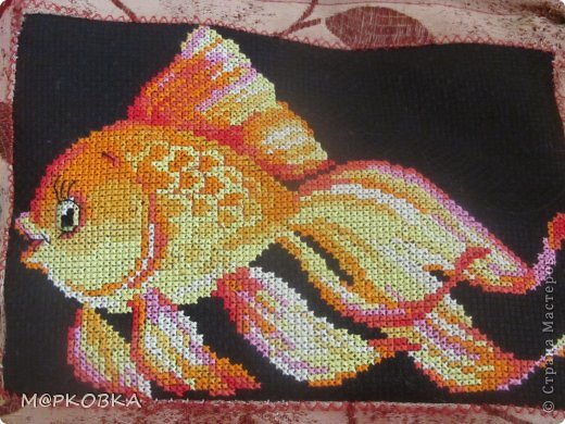 Золотая рыбка-это набот от "Алиса" "Исполняю желания". Вообще в последнее время я становлюсь поклонницей этой фирмы. Хорошо проработанные схемы,качественная канва и ниточки ( которых хватает с запасом), интересные дизайны, демократичные цены,не подумайте это не реклама,просто мнение))) (фото 2)
