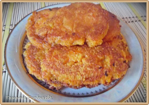 А это оладьи из моркови. Здесь еще кроме манки, муки, 1 яйца, соли, сахара добавила мякоть одного апельсина.Получились сладенькие и ароматные!!!! (фото 3)