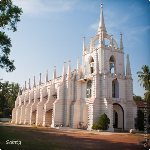 Церковь  Mae De Deus.
Церковь была построена в 1873 году. Церковь выступает как прекрасный пример готического стиля архитектуры. 

 (фото 96)