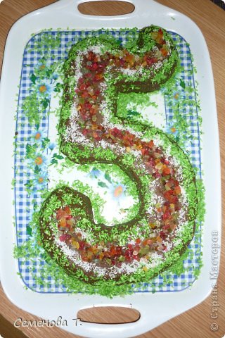Кочеткова Елизавета, ученица 2"В" класса МОУ "Гимназия им.Ю.А.Гарнаева", поздравляет с юбилеем и дарит сладкую пятёрочку! (фото 1)