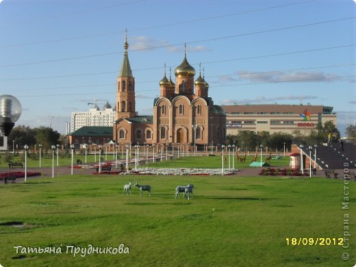 На лужайках располагаются фигурки экзотических животных: бизоны, слоны, жирафы. По-моему, прикольно! (фото 43)