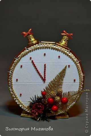 Всем доброго времени суток!:)
Выставляю часики в другом варианте)))))....
Коробочку я делала по мк https://podjem-tal.ru/node/285406 Инны Пышкиной,спасибо за мк!
 (фото 1)