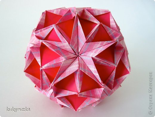 Name: SnowStar
Designer: Uniya Filonova
Parts: 30
Paper size: 10 x 15 cm
Final height: 12 cm
Joint: no glue (фото 2)