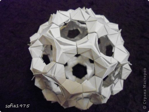 Buckyball-кусудама из треугольных модулей (фото 8)