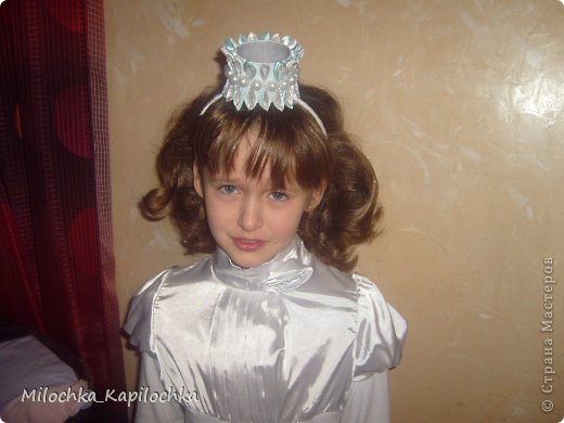 А вот и капризная принцесса....все как в сказке....горошина спать мешала...а тут еще мама с утра "не правильно напышнила" и корону надела...Иди , доченька на утренник (фото 13)