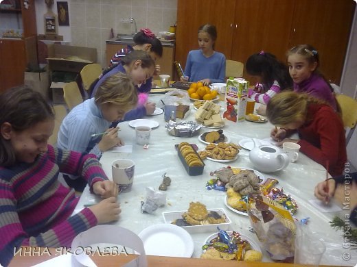 
Праздновали весело, с конкурсами и призами! 
За неделю наелась сладостями на год вперёд! Шесть групп!!! + два корпоратива!  (фото 47)