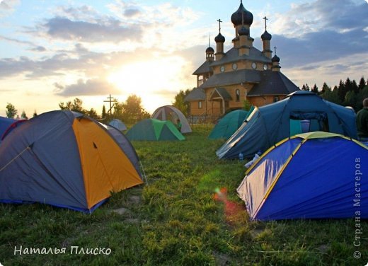 А это палаточный городок для гостей фестиваля... Правда, мы жили в гостинице - о фестивале узнали за несколько месяцев до начала и успели по интернету забронировать номер (их там всего пять или шесть))))) (фото 36)