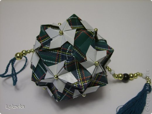 Ruby Flower     туториал:  http://kusudama.info/2012/09/ruby-flower-tutorial/#more-2270
модулей 30    бумага 4*6 (2:3) (фото 8)