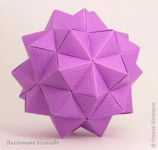 Compound of 5 Octahedra, 
автор - Meenakshi Mukerji
Делала по паттерну: http://www.origamee.net/diagrams/misc/5octa.html 
Видео: http://www.youtube.com/watch?v=9W8f57xju3o  (фото 10)