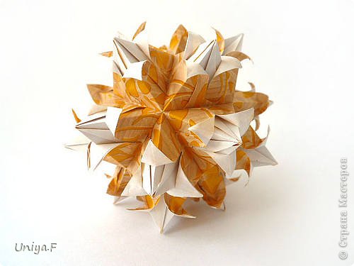 Name: Lily Crown
Designer: Uniya Filonova
Units: 30
Paper: 5,8*10 cm (1:sqrt 3 ratio)
Final height: ~ 10 cm
Joint: no glue
angles at the corners are 60 degrees (фото 2)