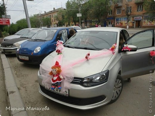 Это украшение пришлось собирать всего за 1 час. к нам прилетел  папа в очень неспокойном состоянии, размахивая руками, просил что-нибудь придумать на выписку из роддома . Пришлось собирать из того, что было в наличии. Слава Богу, мамочке все понравилось. (фото 4)