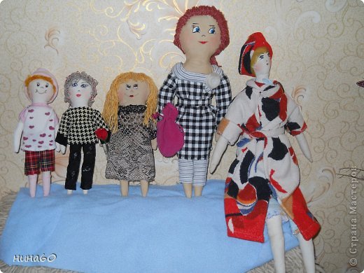 Вот они еще мои куклехи,правда одна не попала в кадр,упала ..бедная..ее снимала отдельно.. (фото 1)