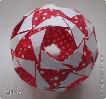 Name: Perla, var.
Designer: Uniya Filonova
Units: 30
Paper:4.5*7.5 cm (1: sqrt 3)
Final height: 8.5 cm
Joint: no glue (фото 3)