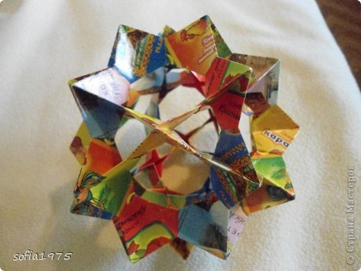 Электра из фантиков http://kusuda.ru/kusudamas/kusudama-elektra/ (фото 1)