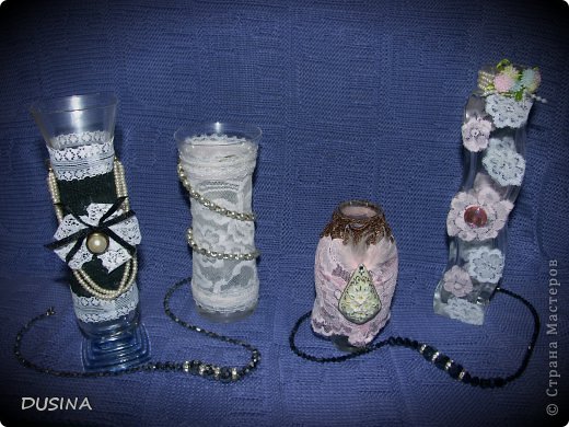 Вазочки украшенные кружевами и старой бабушкиной бижутерией :) (фото 12)