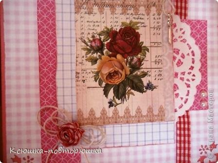 Картинка не только с цветочками,но и с циферками,лист в клеточку и даже цветочек в клеточку.А ещё ключик(повернулся,не очень видно) тоже имеет символическое значение.
(фото 2)