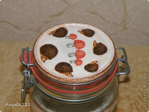 Как оказалось, все железки снимаются очень просто (до меня не сразу дошло). Поэтому задекупажить поверхность довольно легко.. (фото 2)