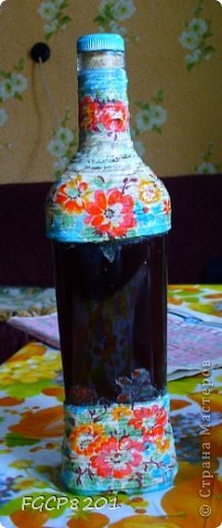 2. Бутылка в "народном" стиле. Верх и низ - в шпагате и далее по списку, серединка чистая. Здесь бутылка уже с эээ... компотом)) (фото 4)