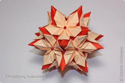 МК по цветкам здесь http://www.origami-instructions.com/origami-modular-5-petal-flower.html
большое спасибо ilonad за идею
после них легко розгадалась Флорамия (Floramia by Ekaterina Lukasheva) https://podjem-tal.ru/node/534195 (фото 2)