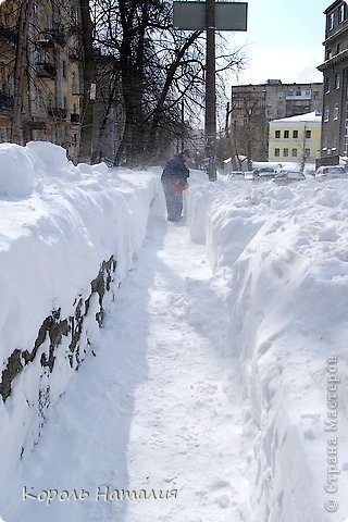 Для перемещения прочищены вот такие туннели и то не везде... и это центр... с ужасом ждем, когда это все потечет... (фото 15)