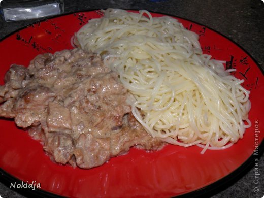 Курица в сливочно-ореховом соусе, варенье и пирожки из бездрожжевого теста. (фото 1)