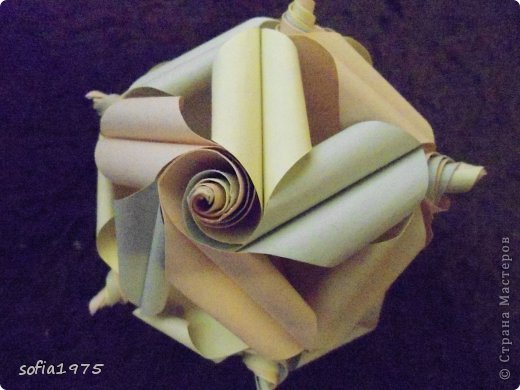 Twirl butterflies Кристины  Бурчик  МК: http://cridiana-origami.blogspot.com/2011/05/tutorial-twirl-rose.html (фото 3)