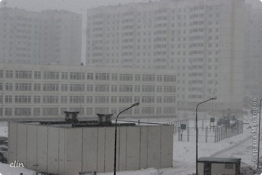 Это не плохое качество снимка, просто снег очень сильный и соседние дома сквозь него слабо просматриваются. (фото 4)