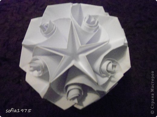 Сurler stelute by Krystyna Burczyk
МК: http://cridiana-origami.blogspot.com/2012/05/tutorial-curler-stelute.html
Здесь всего 12 модулей (фото 4)