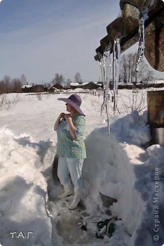 Для каких-то своих нужд муж выкопал , почти до земли, тоннель в огороде. На этих снимках можно оценить "заснеженность" в нашем регионе на 13.04.2013г. (фото 9)