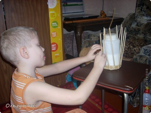 Вот он в процессе, аж язычок от усердия высунул))) (фото 3)